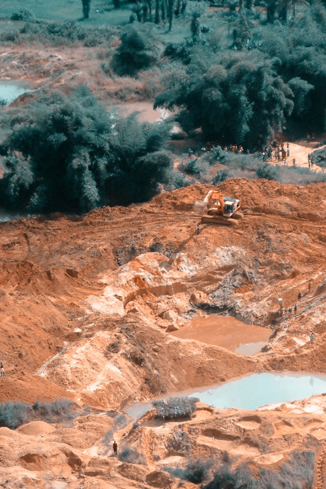 An image o the open mining for illegal diamonds in Sierra Leone